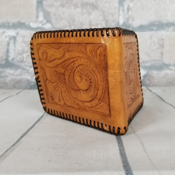 Vintage Handcrafted Tooled Leather Wallet Flower - Picture 4 of 6